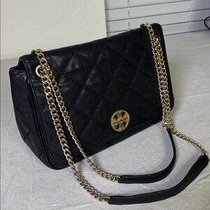 Tory Burch Willa in Volcanic Stone Black Quilted Chain Shoulder Bag.